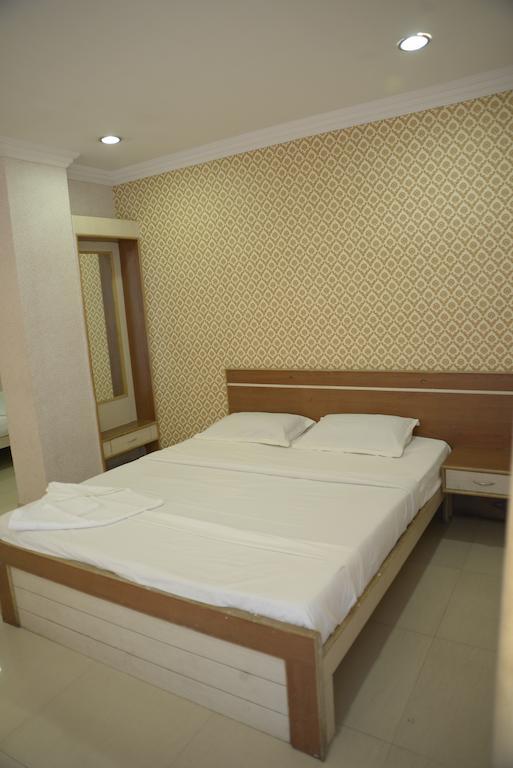 Hotel Sri Sai Krupa Haydarabad Oda fotoğraf