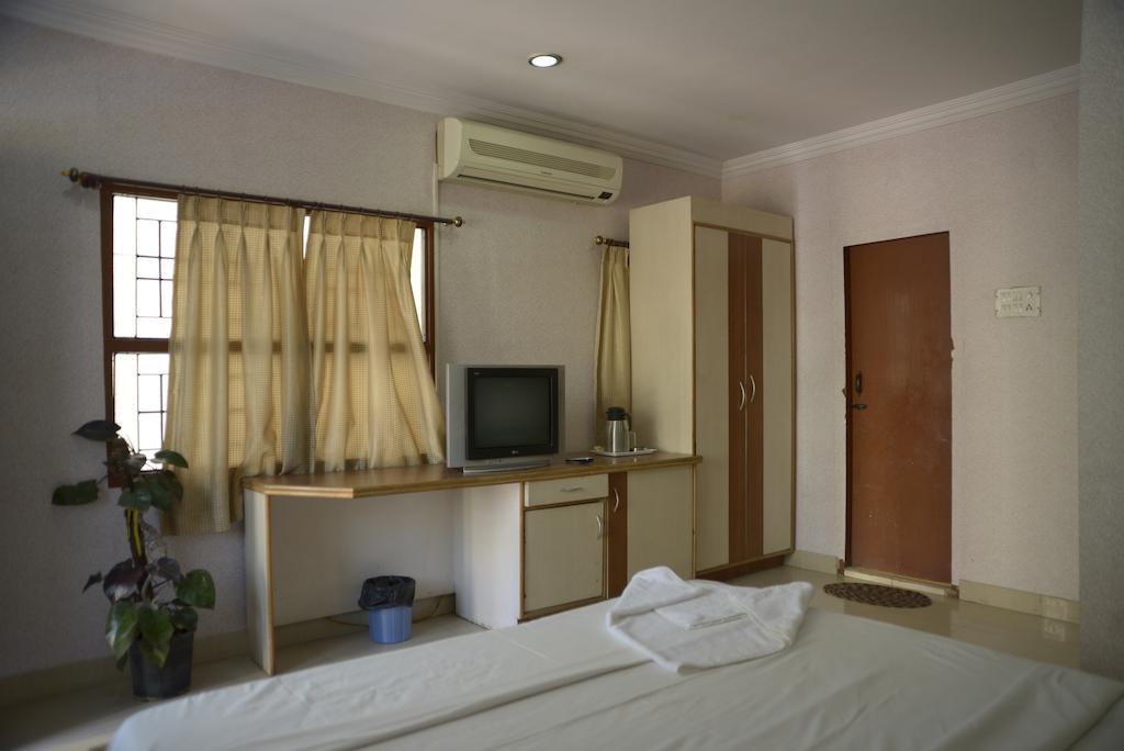 Hotel Sri Sai Krupa Haydarabad Oda fotoğraf