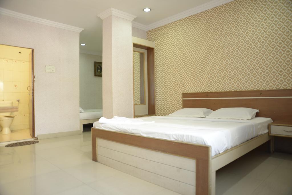 Hotel Sri Sai Krupa Haydarabad Oda fotoğraf
